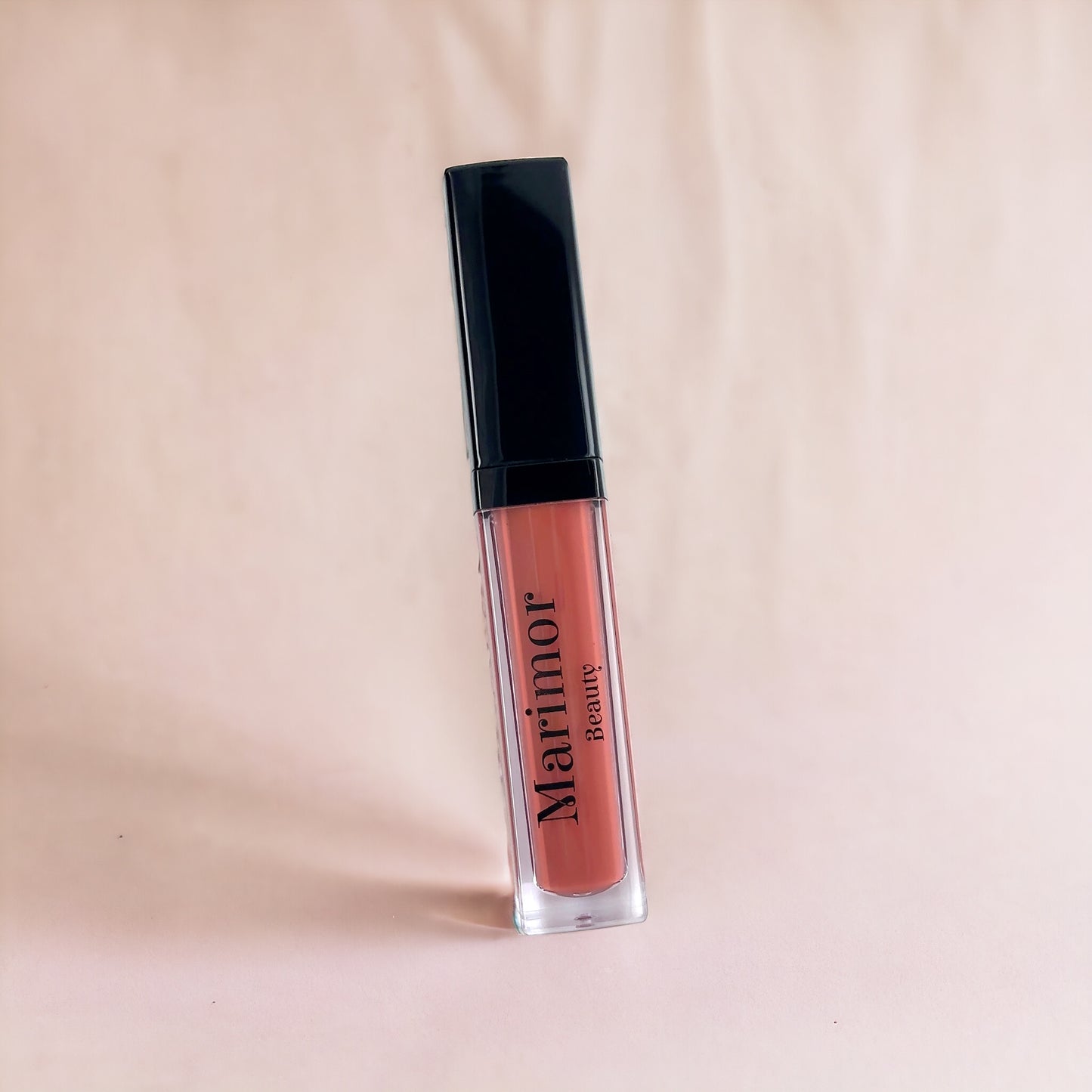 Rosed Hush: Elegance Embodied in Velvet jengibre – A Luxurious Matte Lipstick Experience
