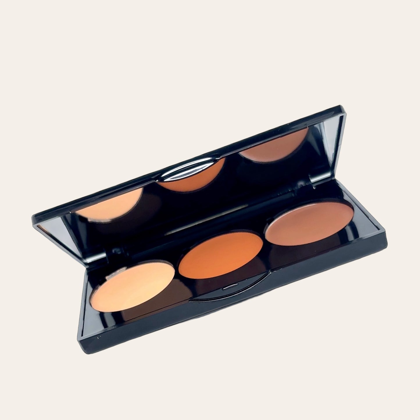 Cream Contour Palette .blendable formulas to correct and smooth imperfections