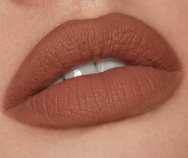 Aprovecha la elegancia: presentamos el lápiz labial Mantra Brown: revela glamour en todos los tonos 